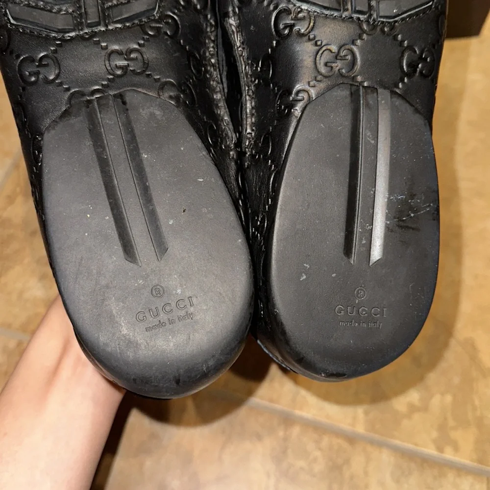 GUCCI Black Leather Logo Embossed Guccissima Drivers